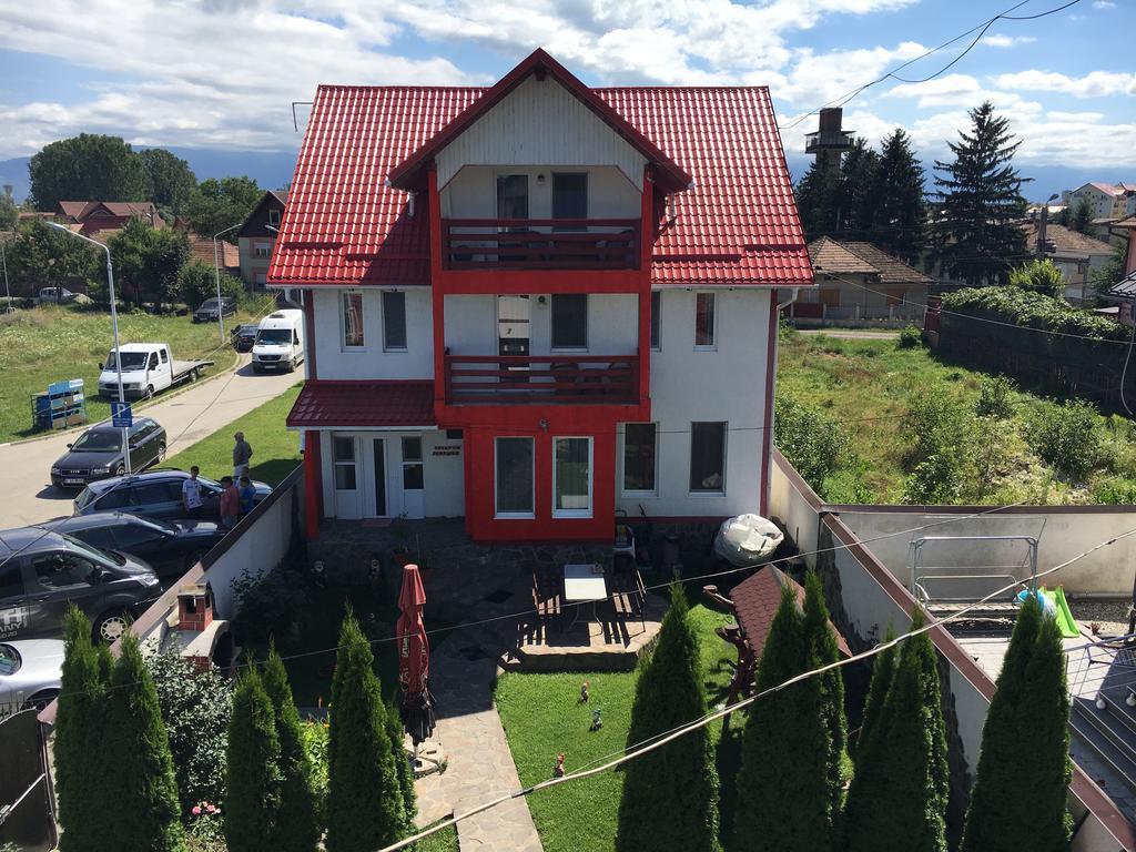 Pensiunea D&D Făgăraş Eksteriør billede