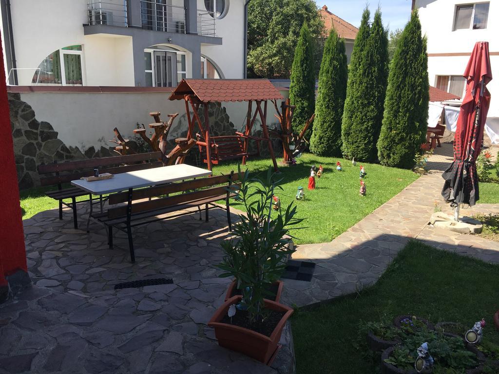 Pensiunea D&D Făgăraş Eksteriør billede